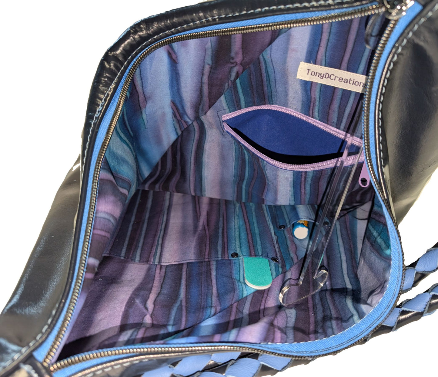 7856 Traudy Triangular Bag Midnight Navy with blue highlights