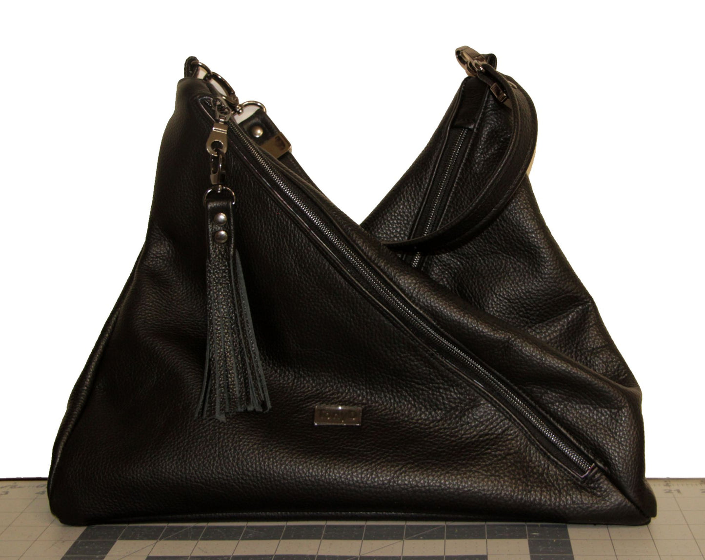 7796 Traudy Triangular Bag Black