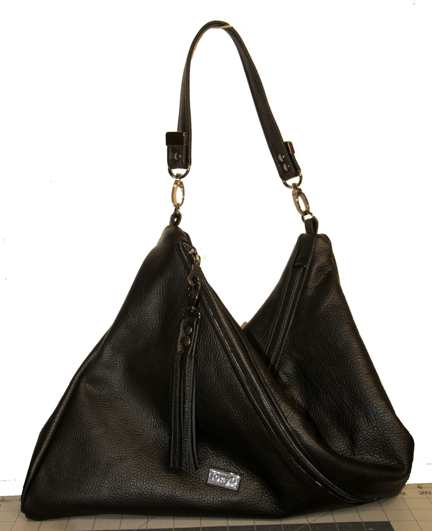 7796 Traudy Triangular Bag Black