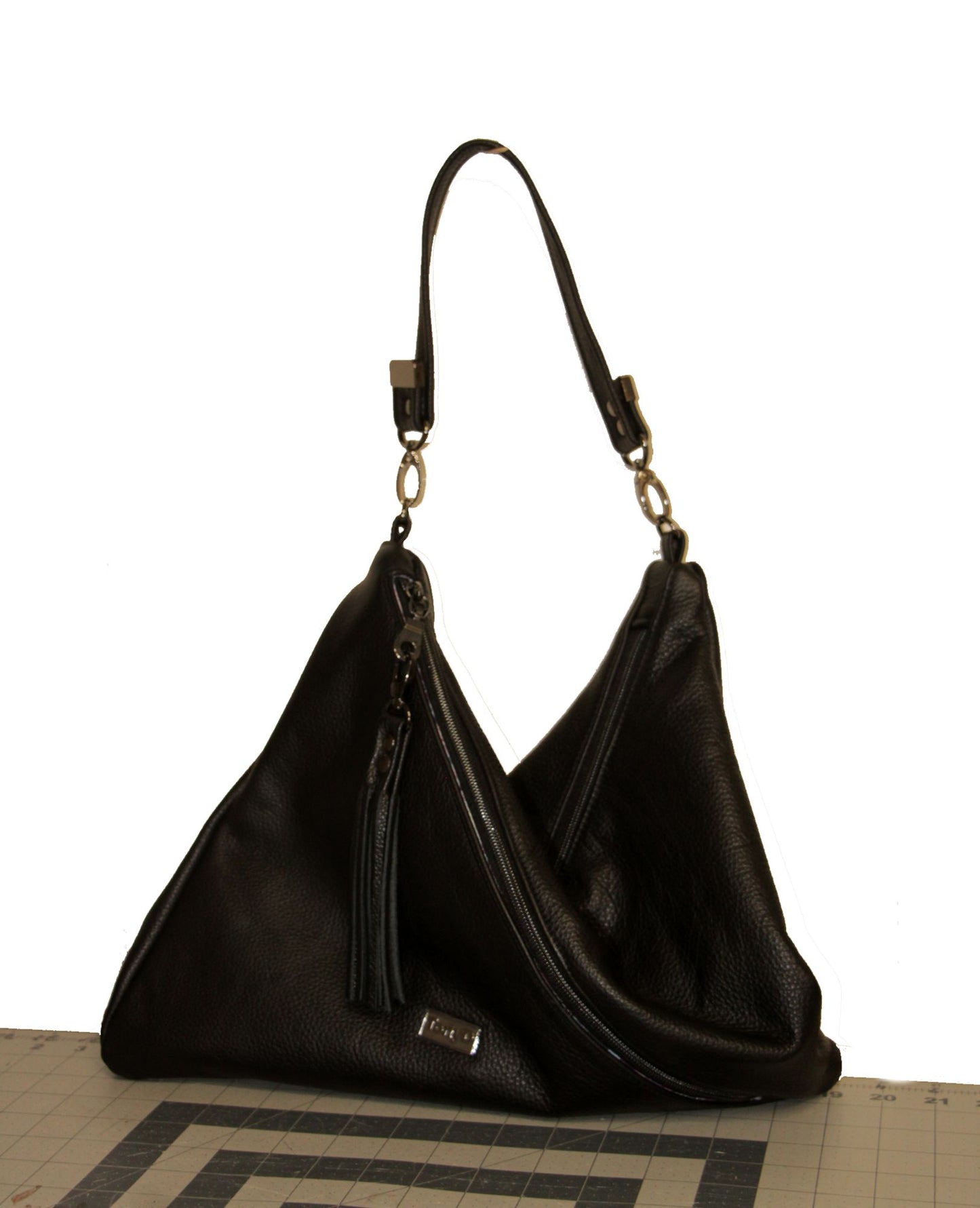7796 Traudy Triangular Bag Black