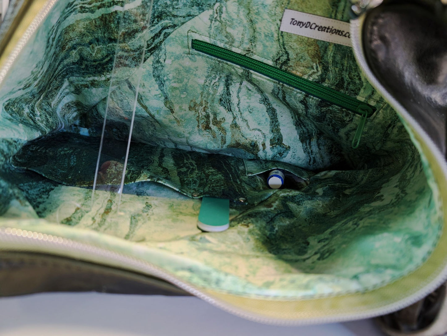 7852 Traudy Triangular Bag Dark Green