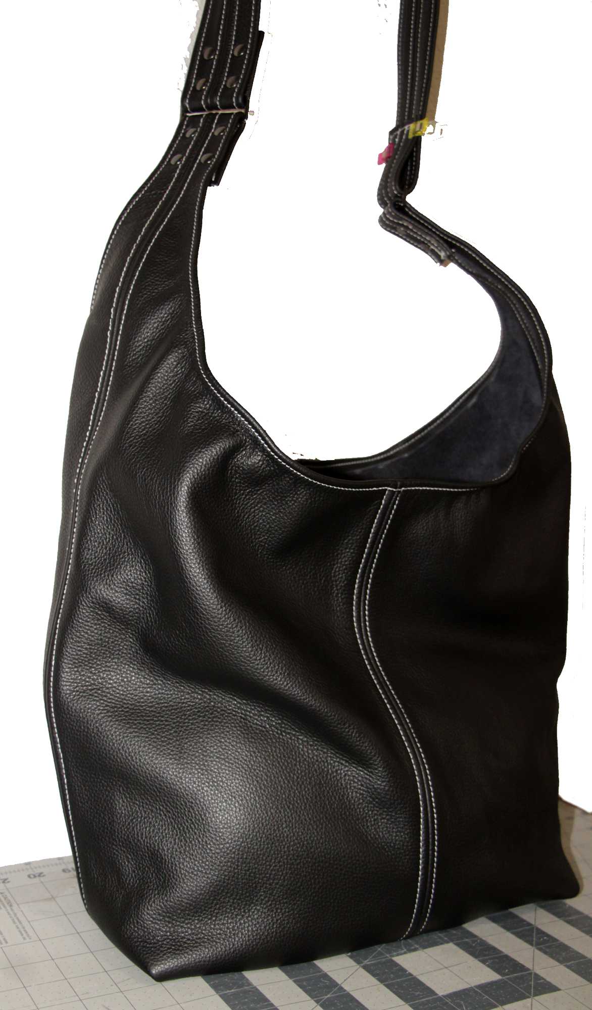 7775 Darsam Hobo Black with White contrast highlight stitching