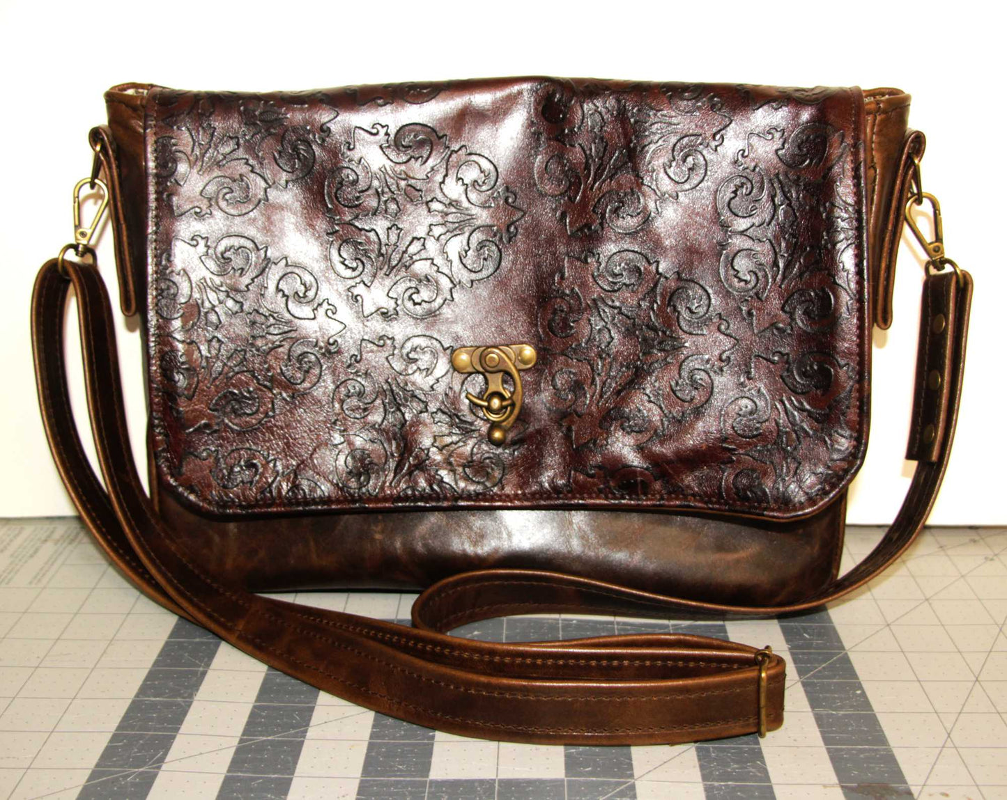 7776 Starling Messenger Bag Brown with Deboss Flap