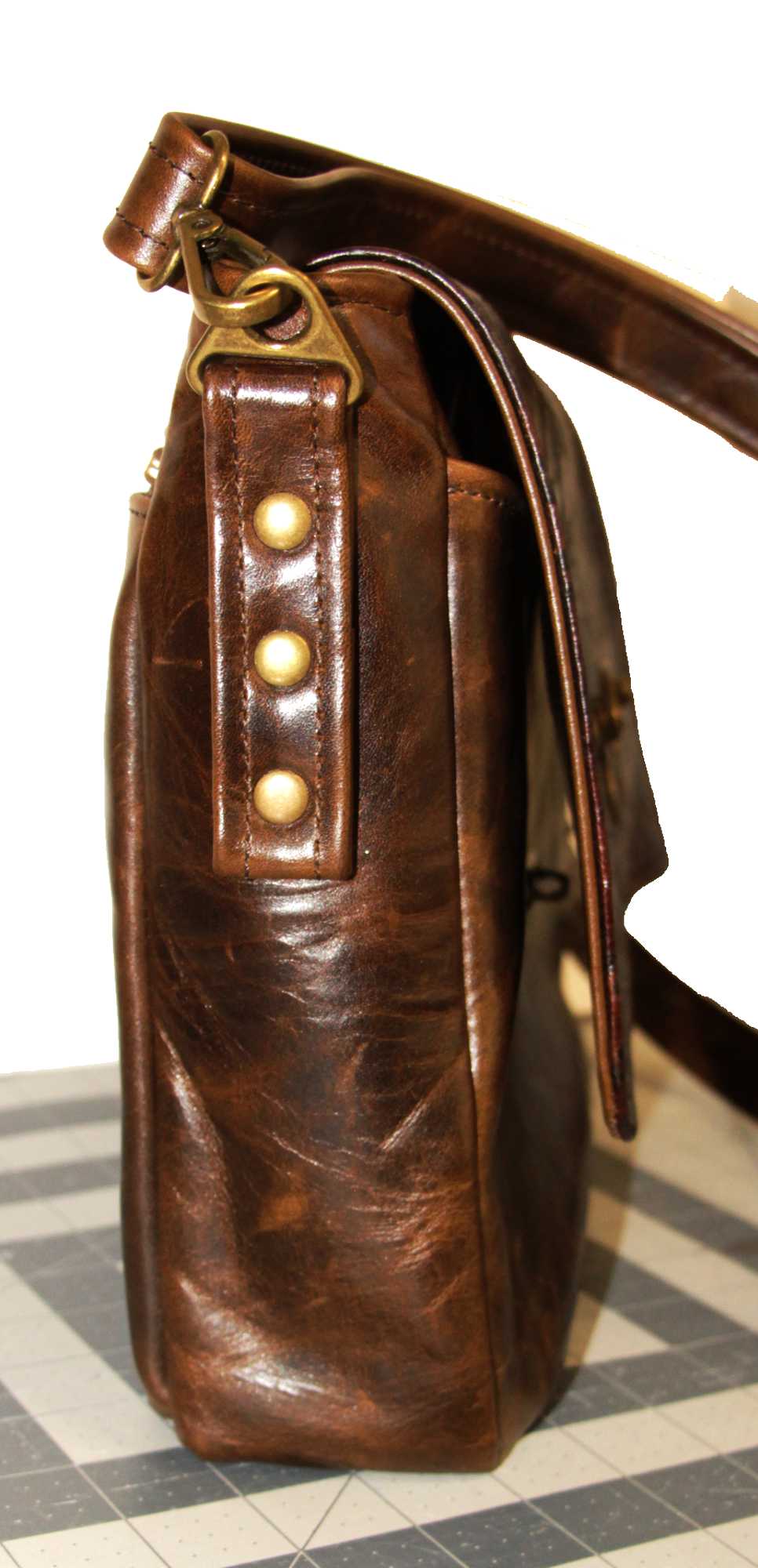 7776 Starling Messenger Bag Brown with Deboss Flap