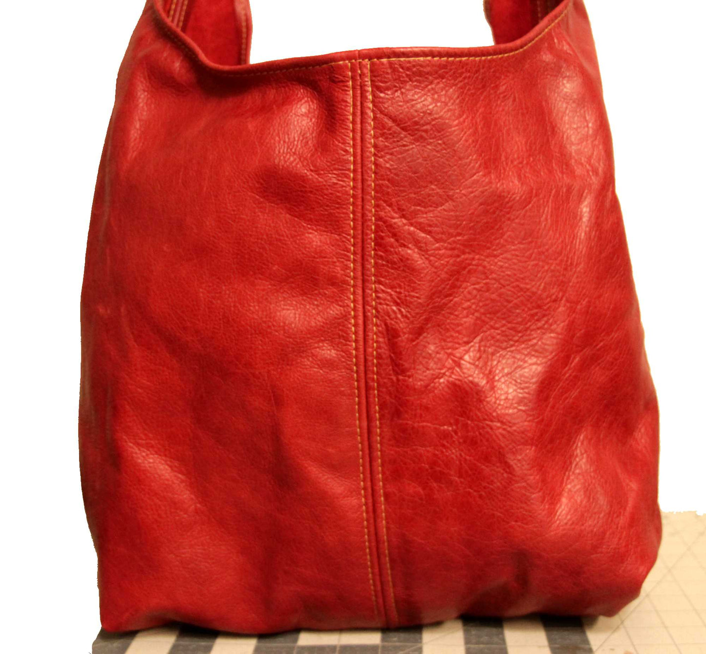 7777 Darsam Hobo Red with Marble Vinyl