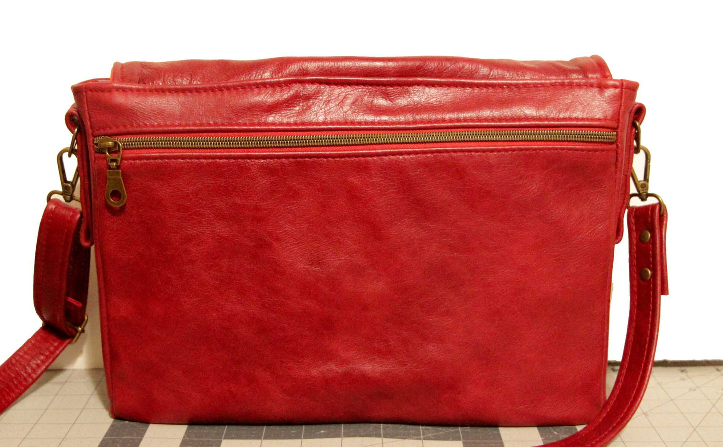 7778 Starling Messenger Rusty Red with bright red flap liner