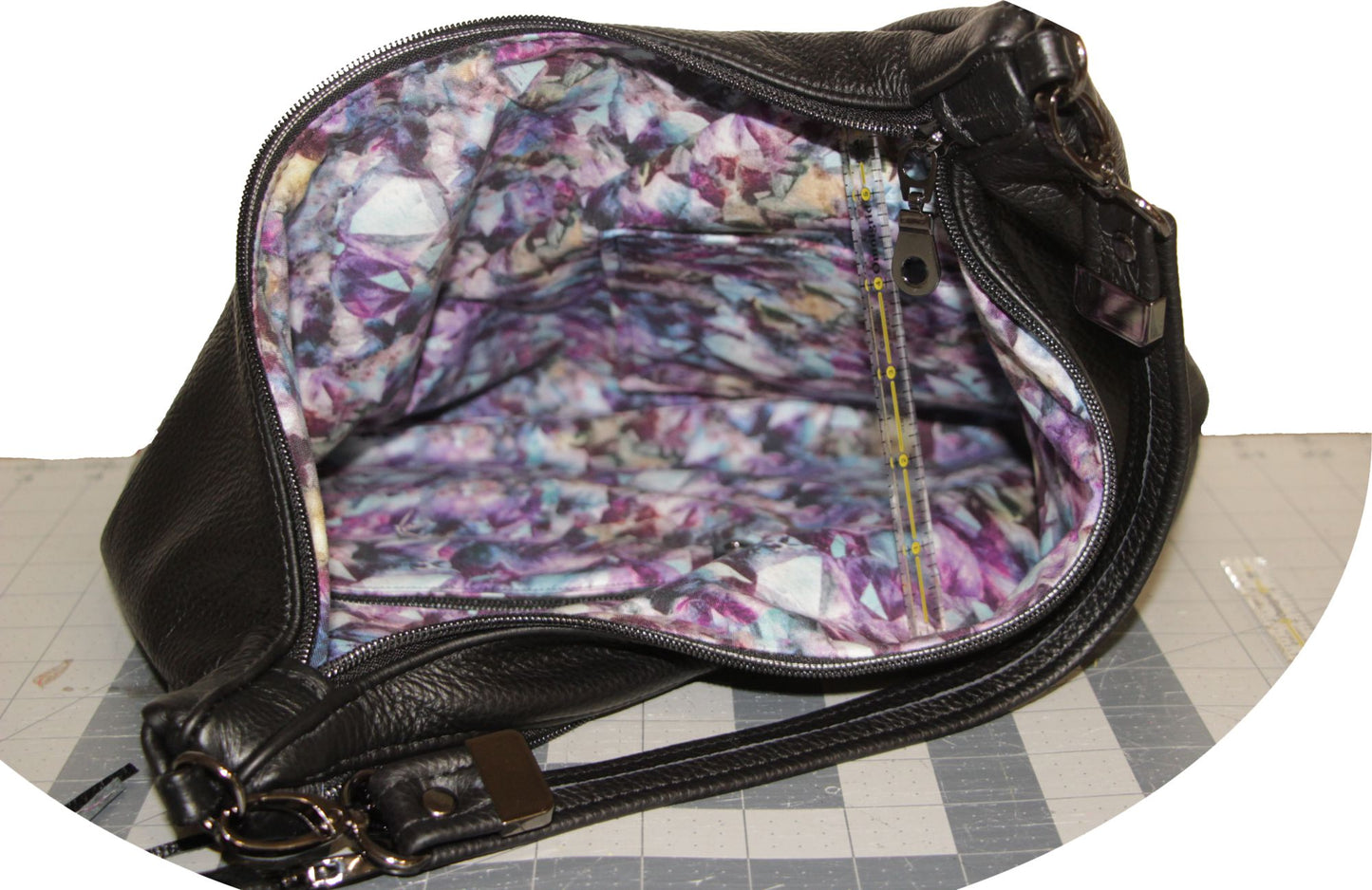 7796 Traudy Triangular Bag Black