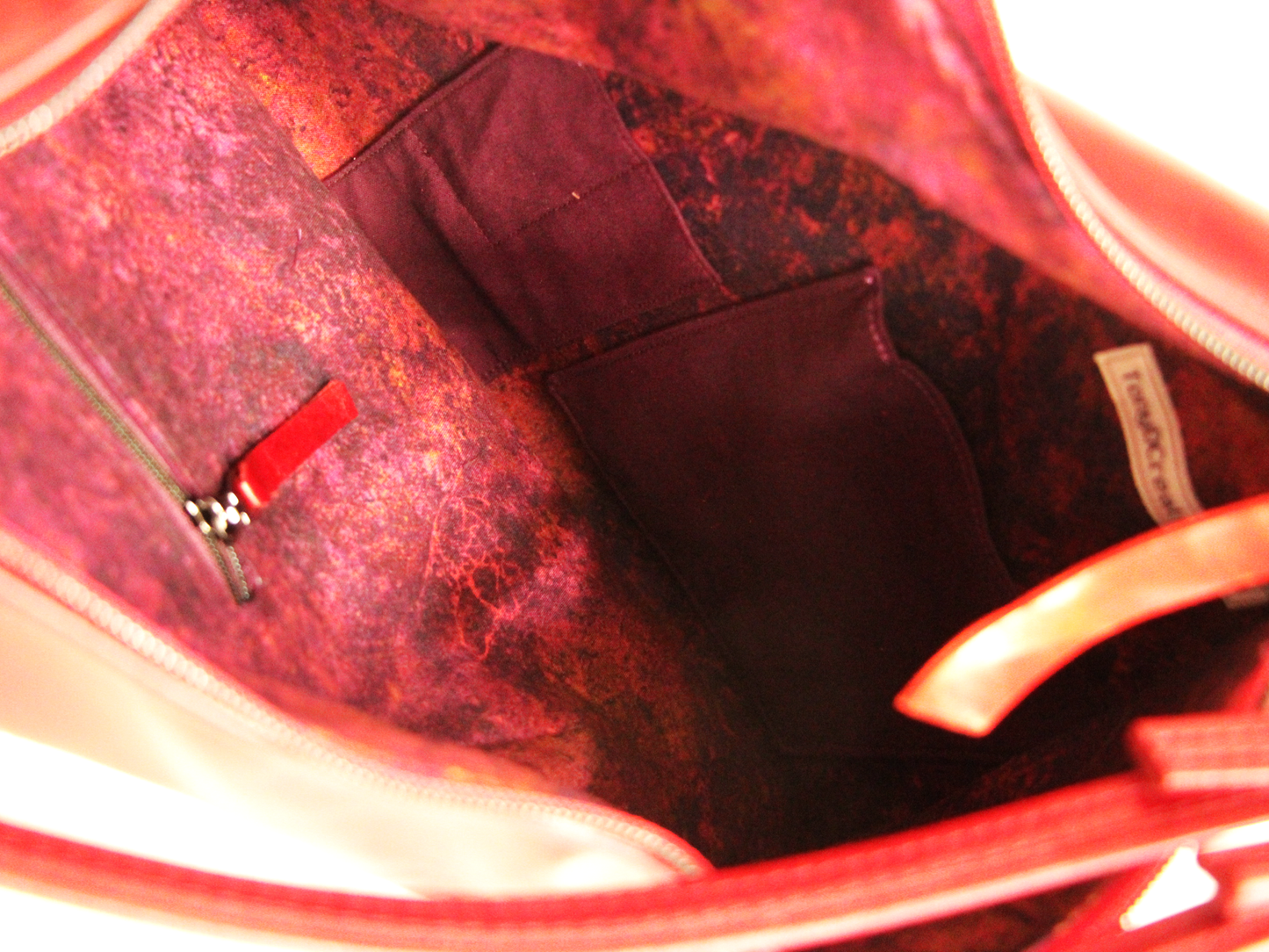 7800 Traudy Triangular Bag Sangria