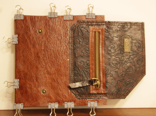7816 JeroniMoney Deboss with brown