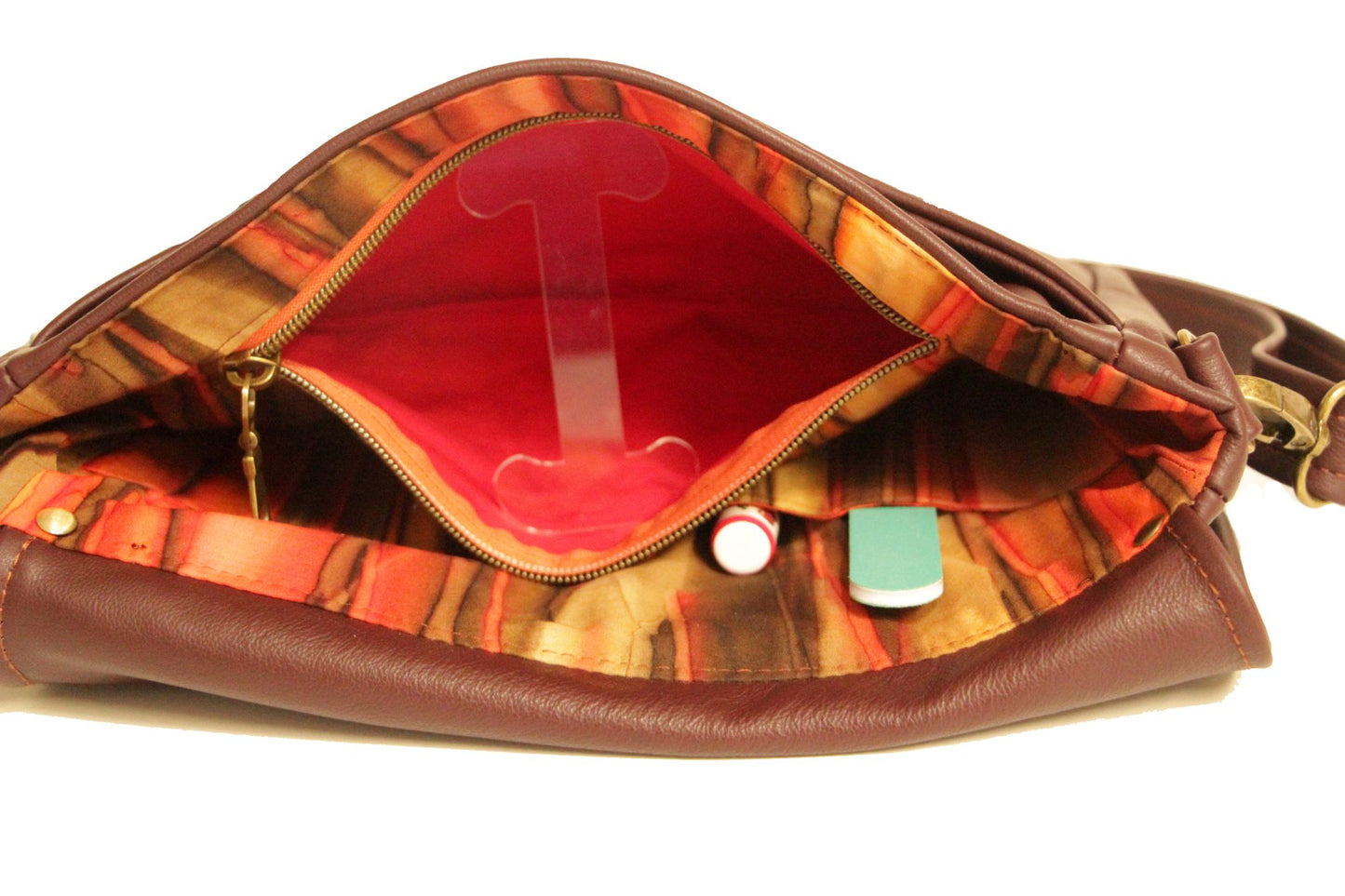 7833 TonyD Everyday Everything Bag Medio in Wine colored leather