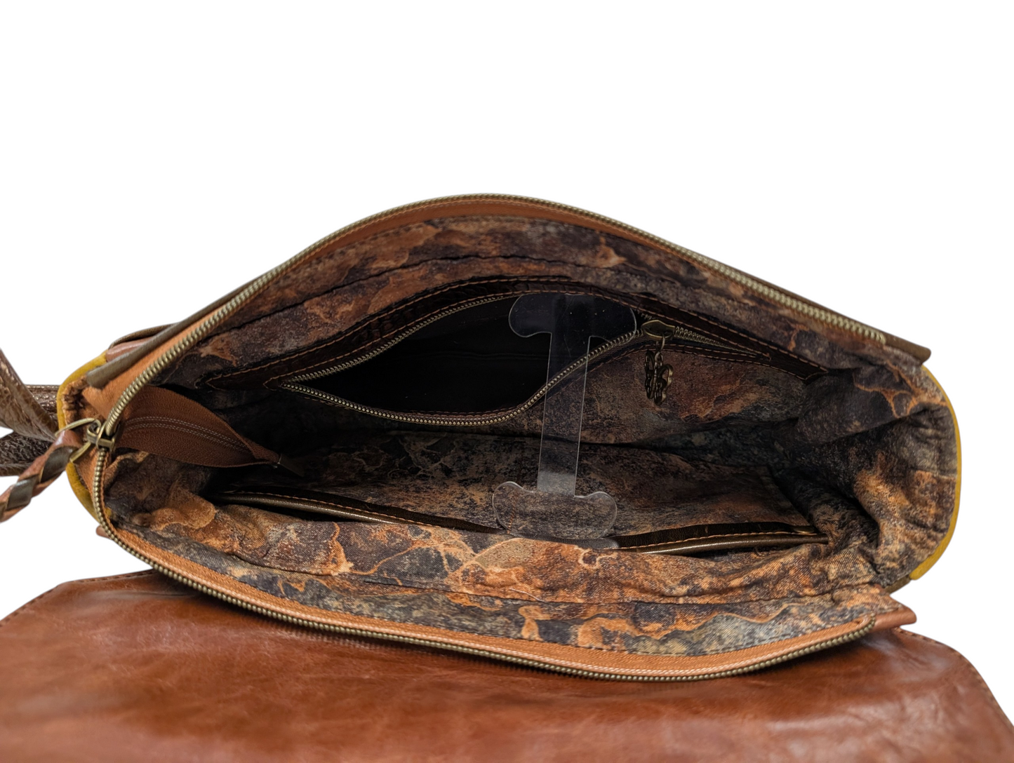 7870 Zara Embossed Flat w/Mustard Gusset